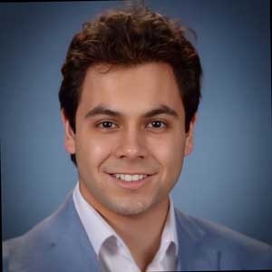 Alejandro Zayas headshot