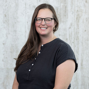 Elise Settani headshot